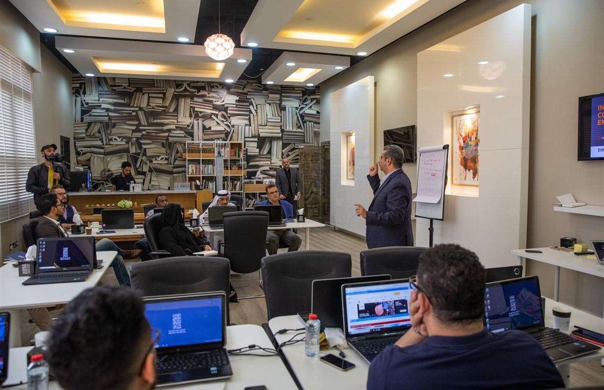 Sharjah Press Club-Reuters Workshop Helps Journalists Produce Media Content Using Phones