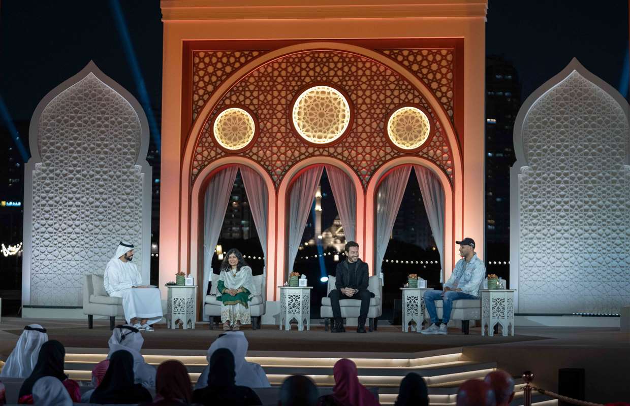 سلطان بن أحمد القاسمي يشهد ختام المجلس الرمضاني في مسرح المجاز